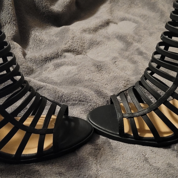 Black heels - Picture 4 of 6